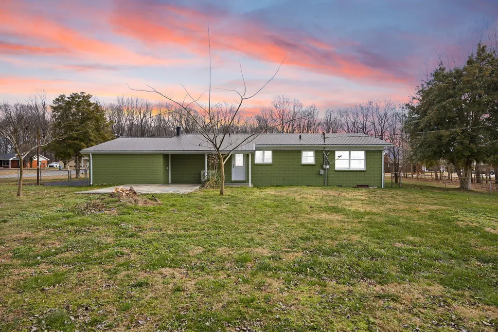 157 Shawnee Avenue Russell Springs KY 42642