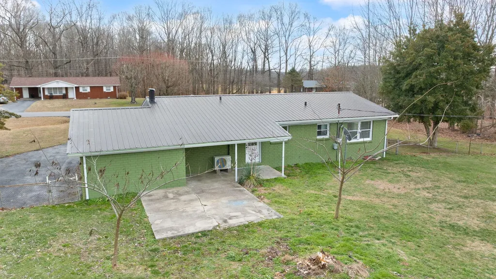 157 Shawnee Avenue Russell Springs KY 42642