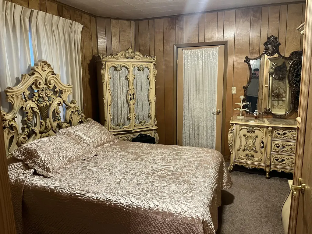 249 W Main Street Lynch KY 40855