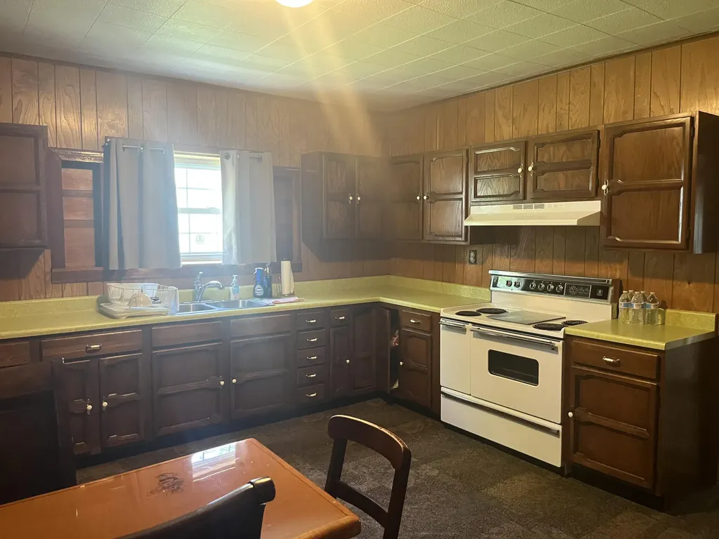 249 W Main Street Lynch KY 40855