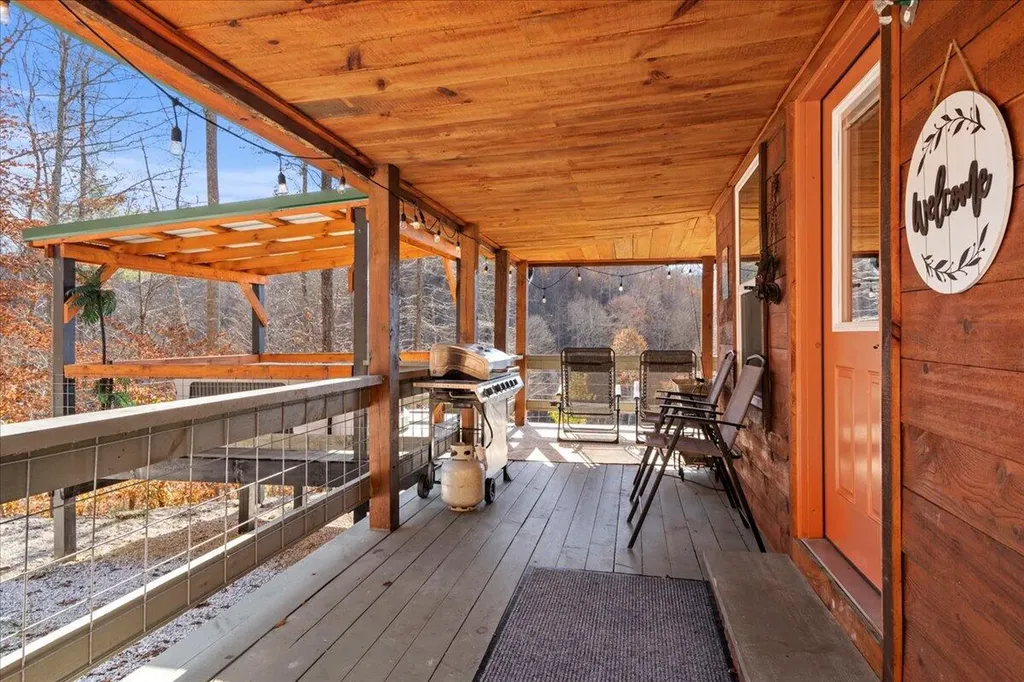 16 Hickory Lane Campton KY 41301