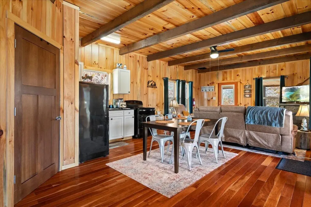 16 Hickory Lane Campton KY 41301