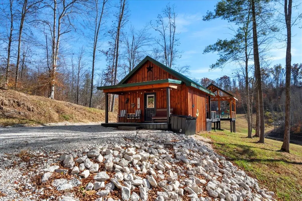 16 Hickory Lane Campton KY 41301