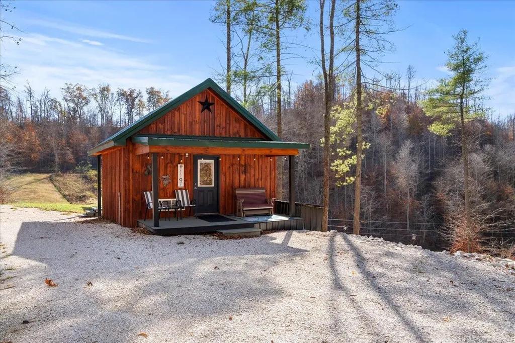 16 Hickory Lane Campton KY 41301