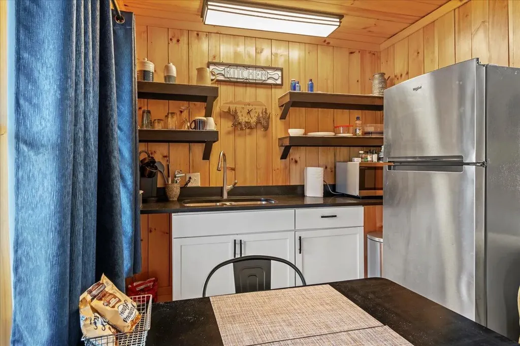 16 Hickory Lane Campton KY 41301
