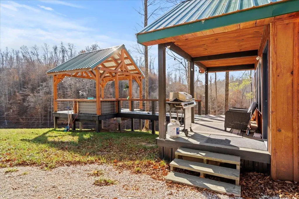 16 Hickory Lane Campton KY 41301