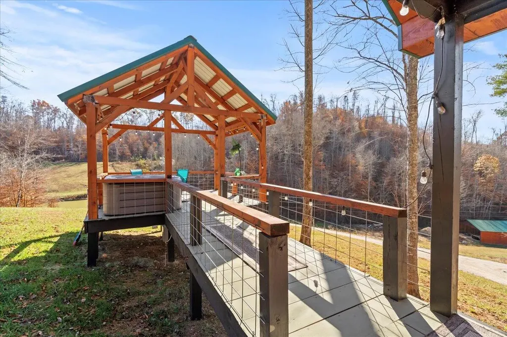 16 Hickory Lane Campton KY 41301