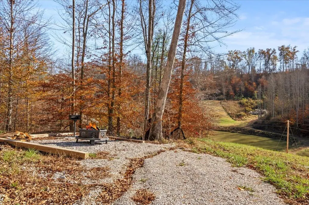 16 Hickory Lane Campton KY 41301