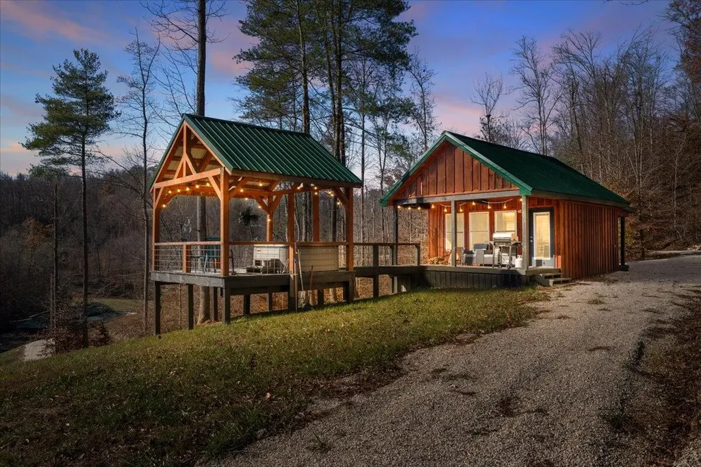 16 Hickory Lane Campton KY 41301