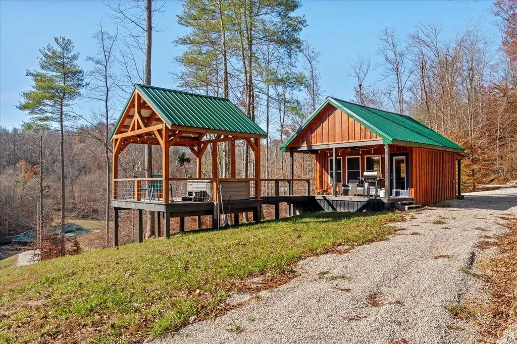 16 Hickory Lane Campton KY 41301
