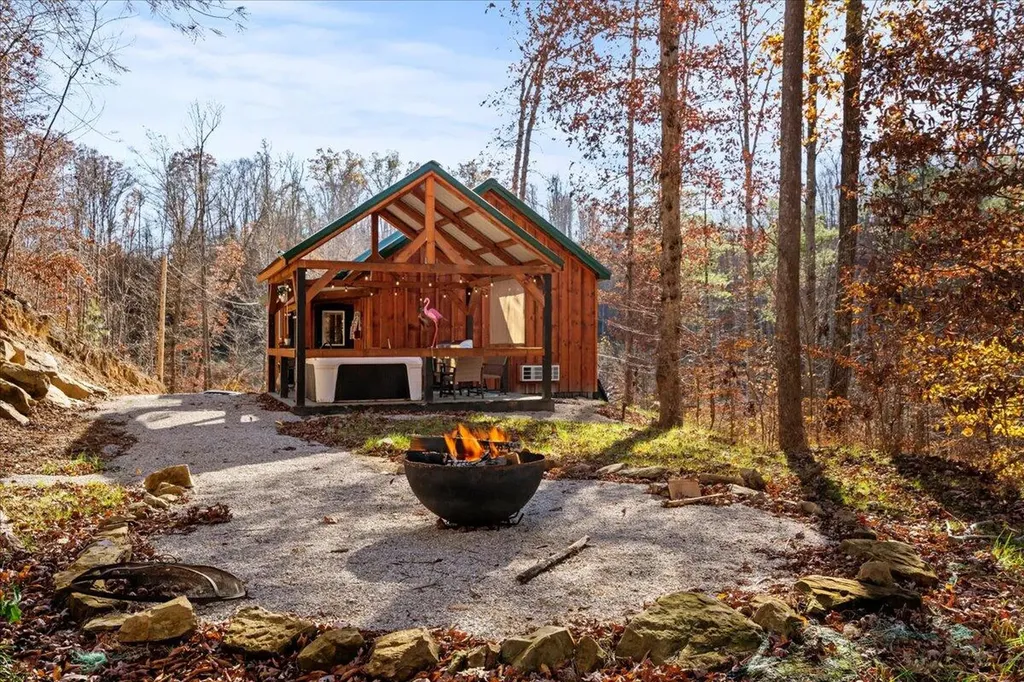 16 Hickory Lane Campton KY 41301