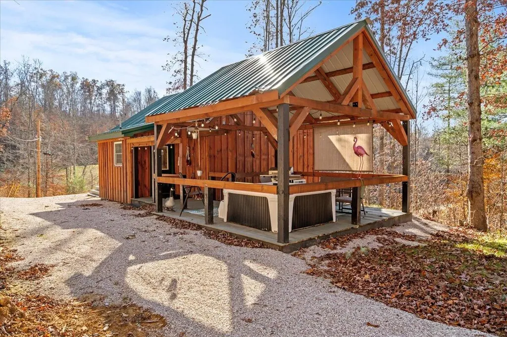 16 Hickory Lane Campton KY 41301