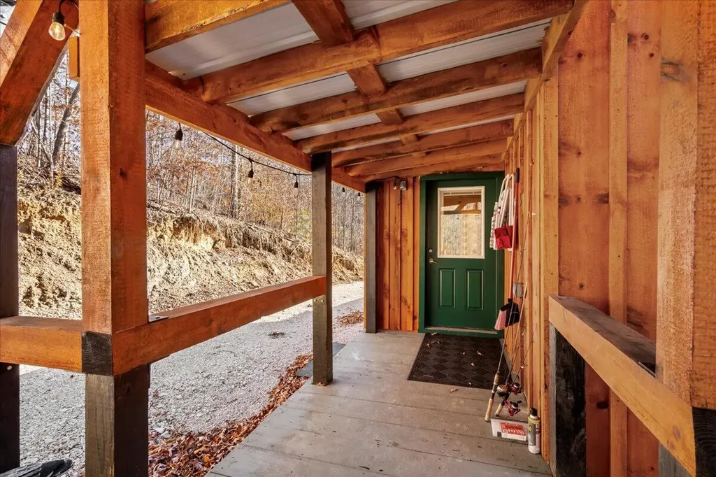 16 Hickory Lane Campton KY 41301