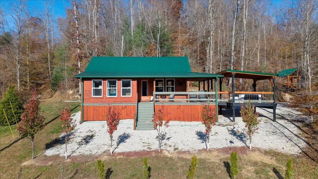 16 Hickory Lane Campton KY 41301