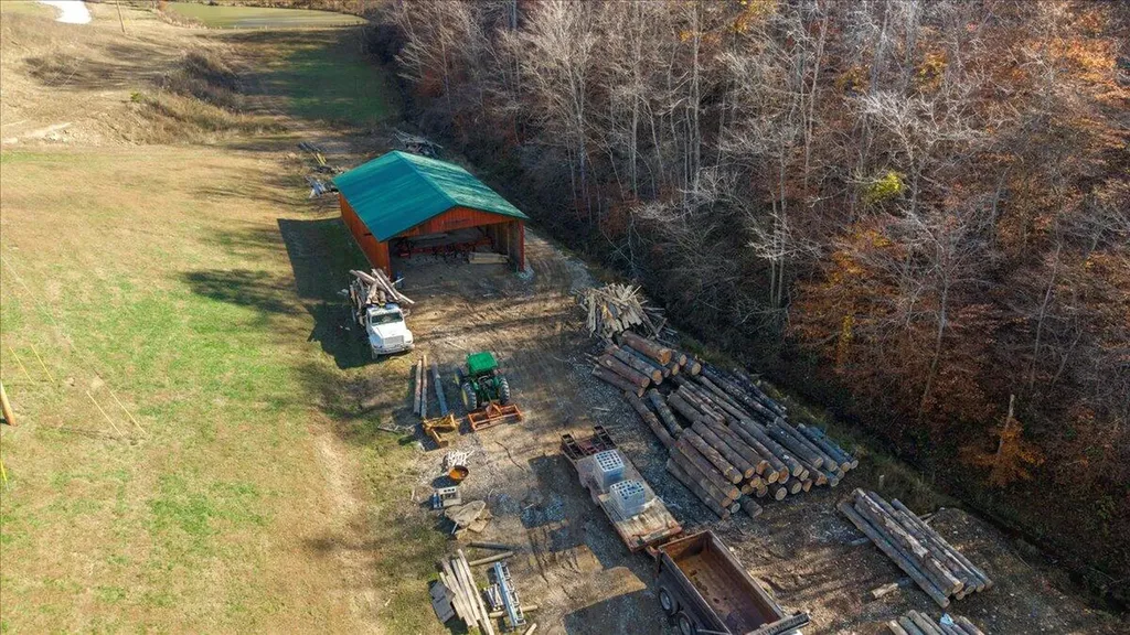16 Hickory Lane Campton KY 41301
