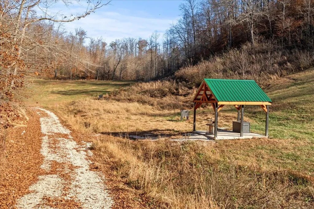 16 Hickory Lane Campton KY 41301
