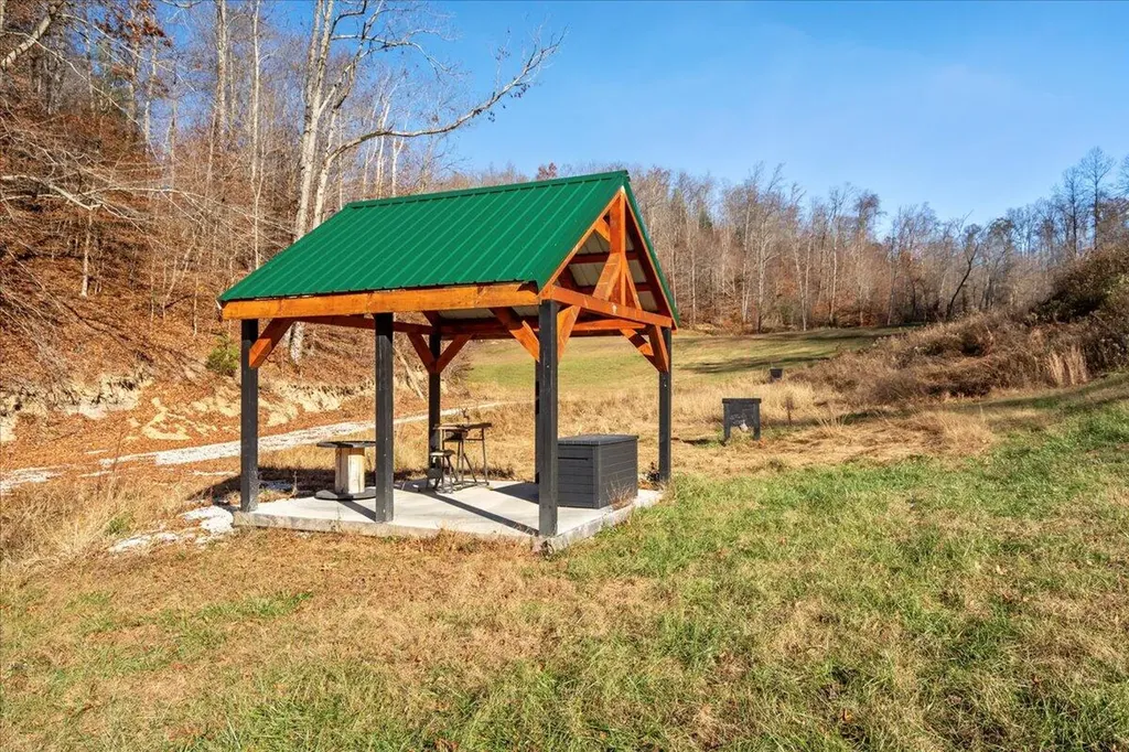 16 Hickory Lane Campton KY 41301