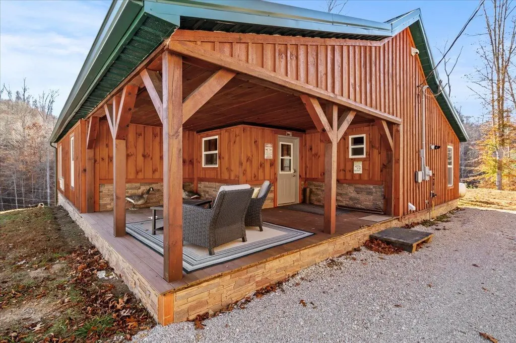 16 Hickory Lane Campton KY 41301