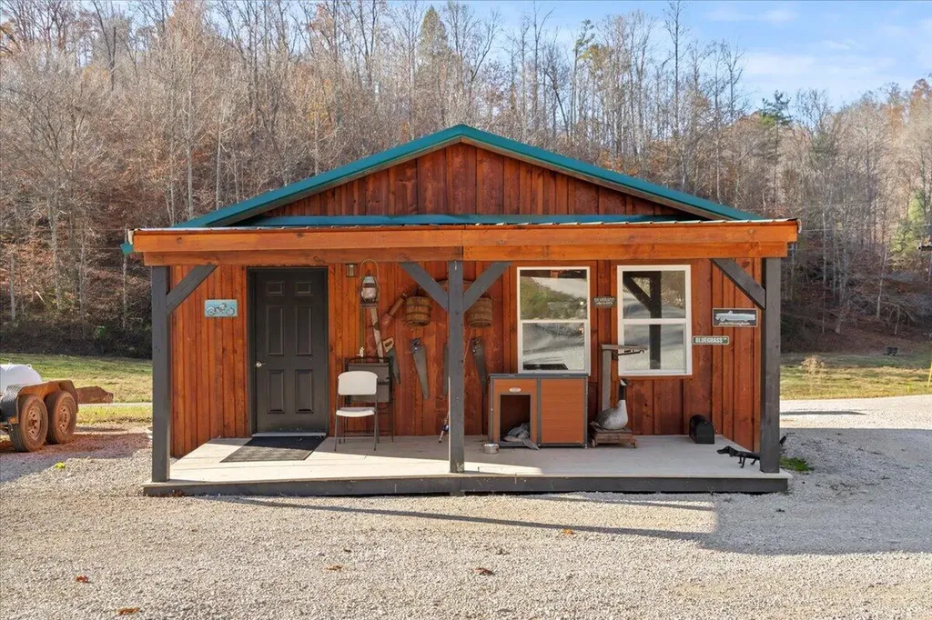 16 Hickory Lane Campton KY 41301