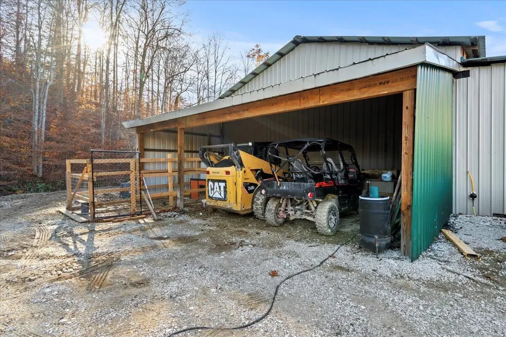 16 Hickory Lane Campton KY 41301