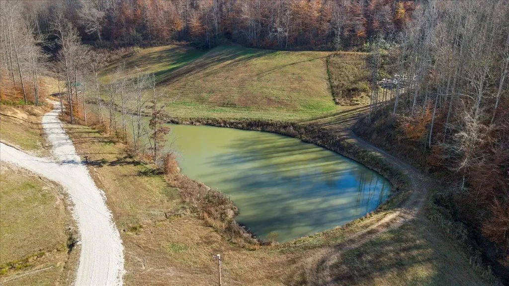 16 Hickory Lane Campton KY 41301