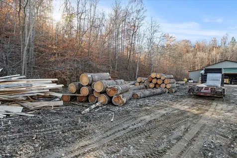 16 Hickory Lane Campton KY 41301