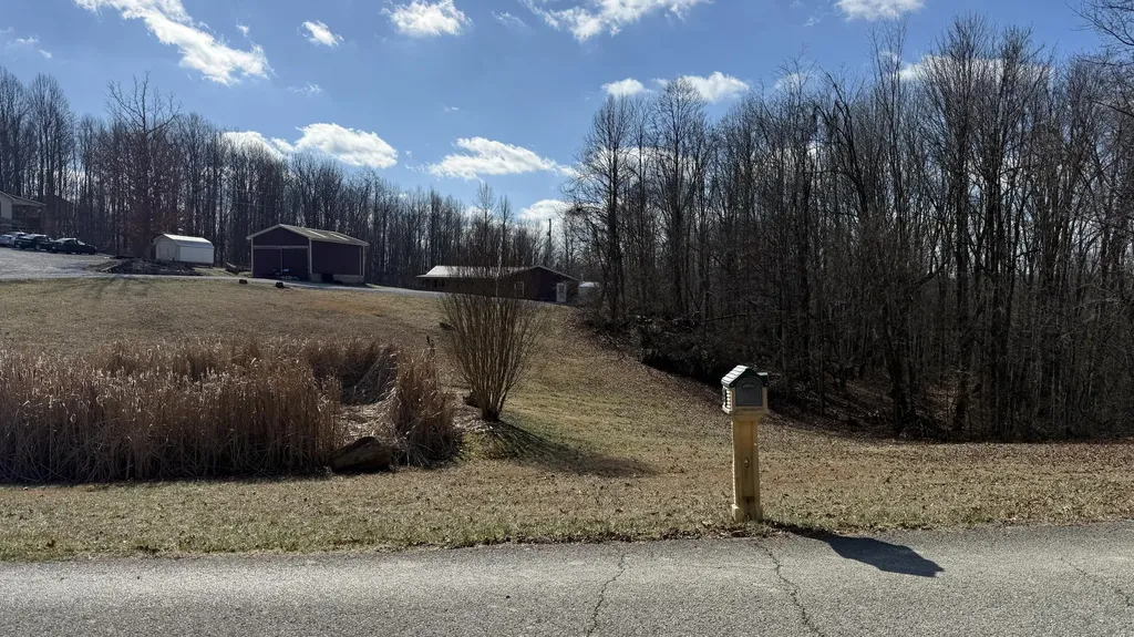 383 E Halcomb Road Orlando KY 40460
