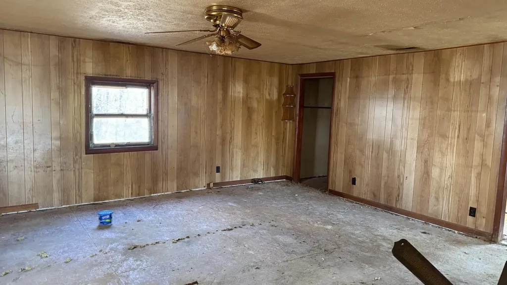 383 E Halcomb Road Orlando KY 40460