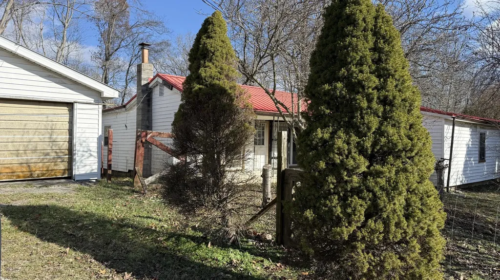 383 E Halcomb Road Orlando KY 40460