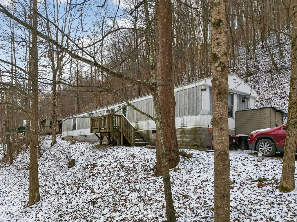 428 Kelly Fork Road Hazard KY 41701