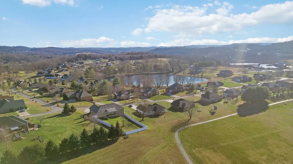 179 Clear Lake Drive Somerset KY 42503