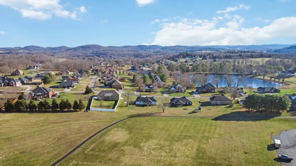179 Clear Lake Drive Somerset KY 42503