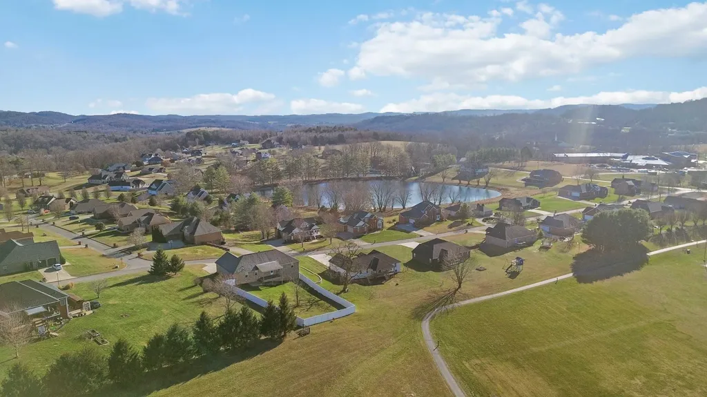 179 Clear Lake Drive Somerset KY 42503