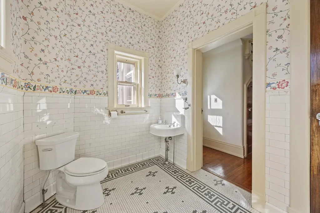 160 Elm Street Versailles KY 40383