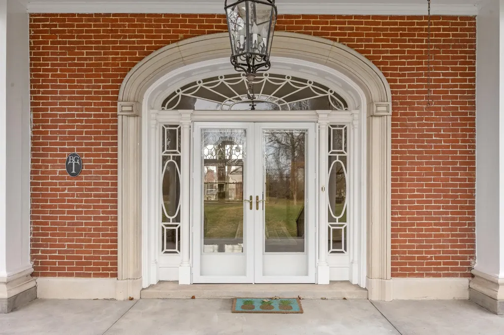 160 Elm Street Versailles KY 40383