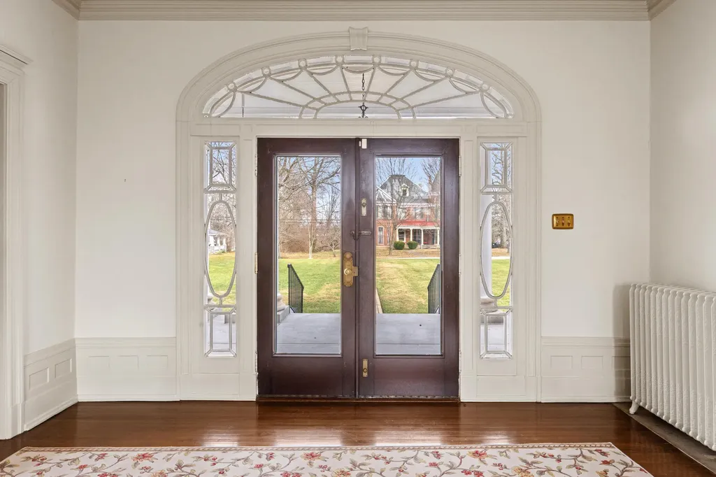 160 Elm Street Versailles KY 40383