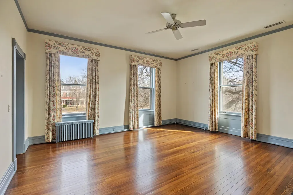 160 Elm Street Versailles KY 40383