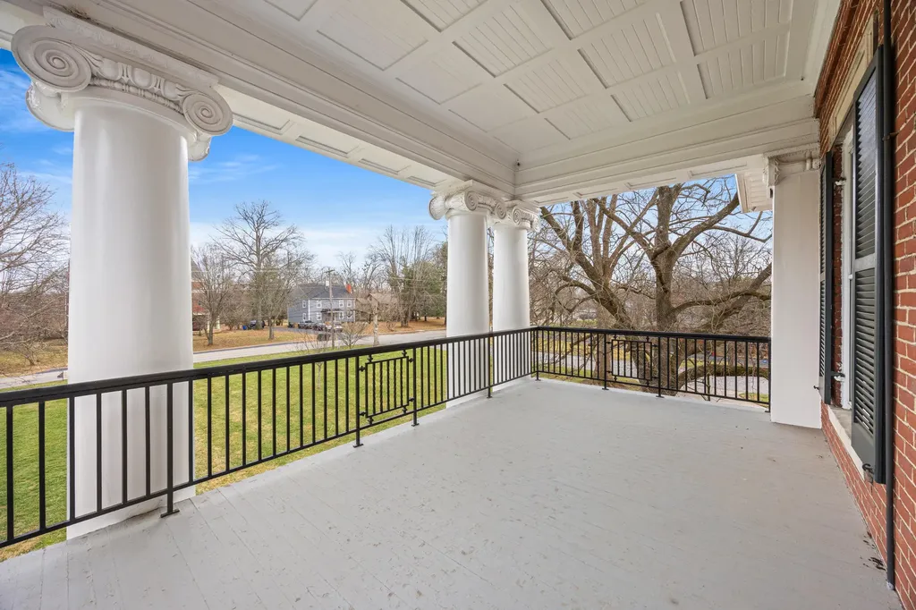 160 Elm Street Versailles KY 40383