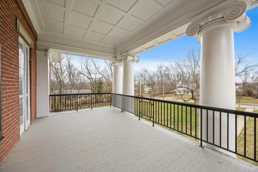 160 Elm Street Versailles KY 40383