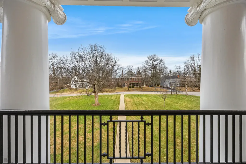 160 Elm Street Versailles KY 40383
