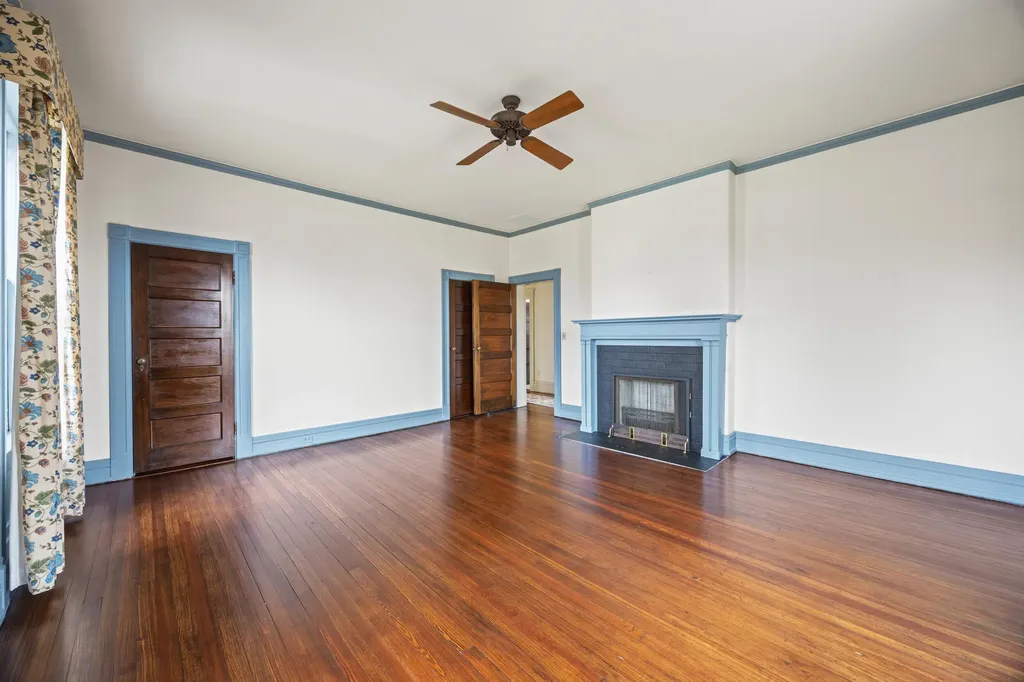 160 Elm Street Versailles KY 40383