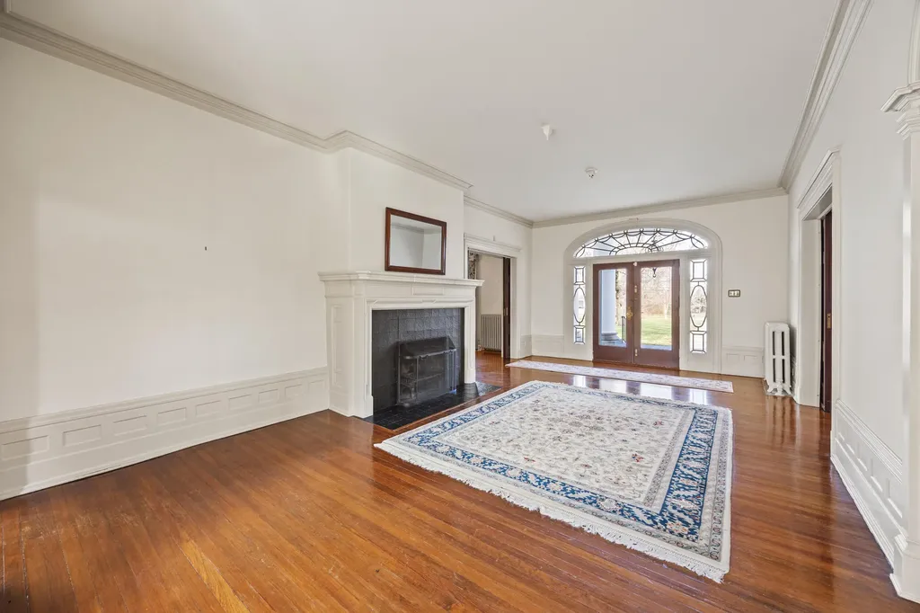 160 Elm Street Versailles KY 40383