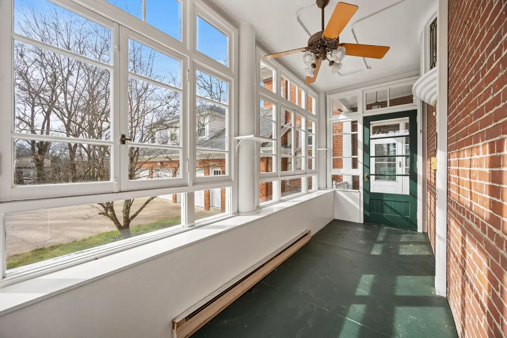 160 Elm Street Versailles KY 40383