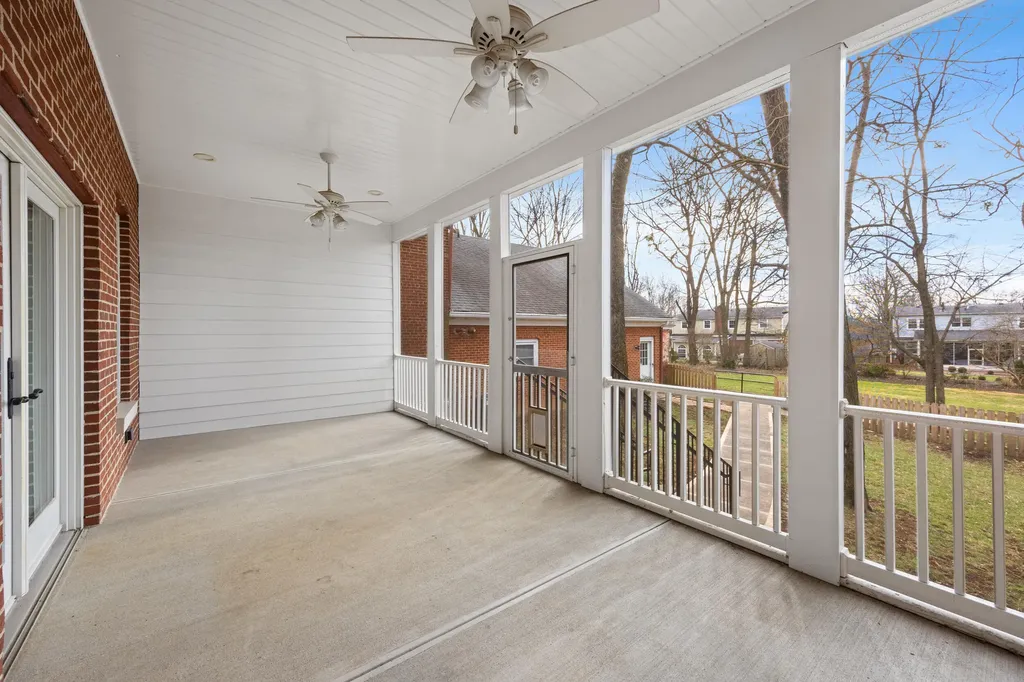 160 Elm Street Versailles KY 40383