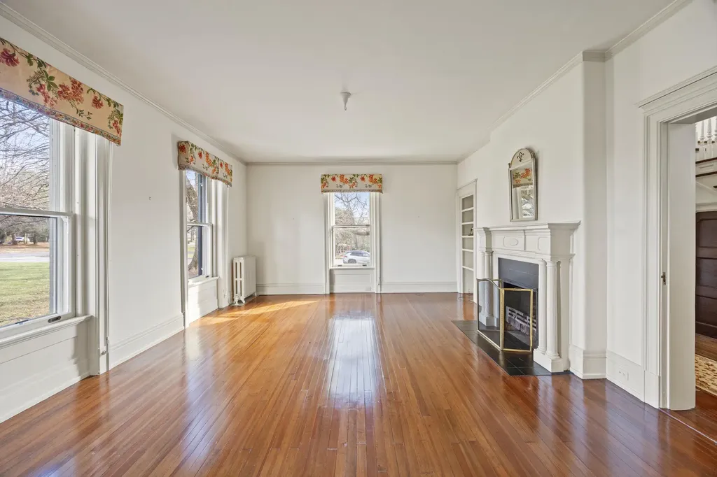 160 Elm Street Versailles KY 40383