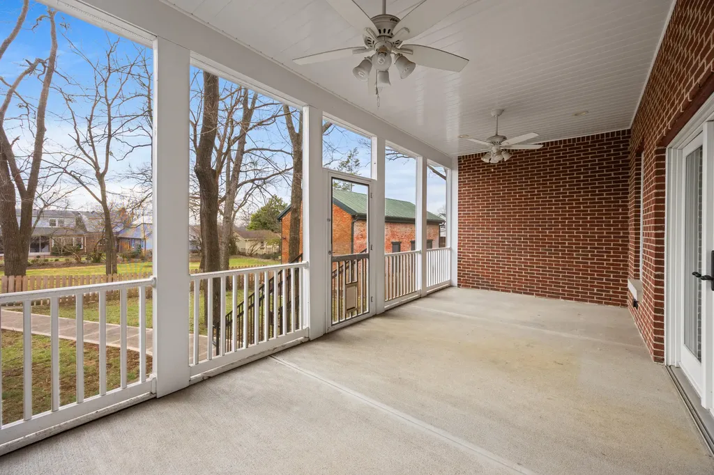 160 Elm Street Versailles KY 40383