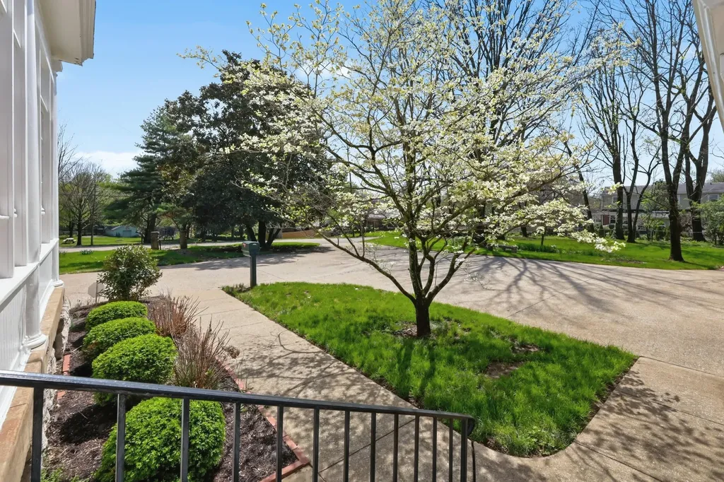 160 Elm Street Versailles KY 40383