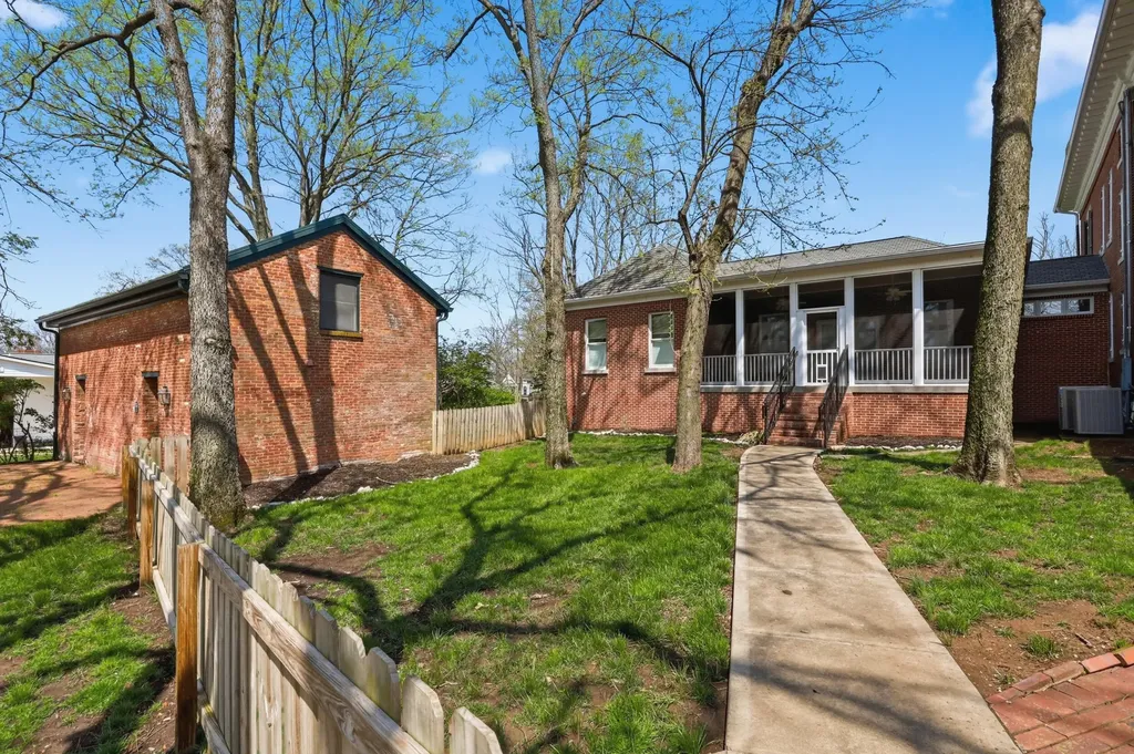 160 Elm Street Versailles KY 40383