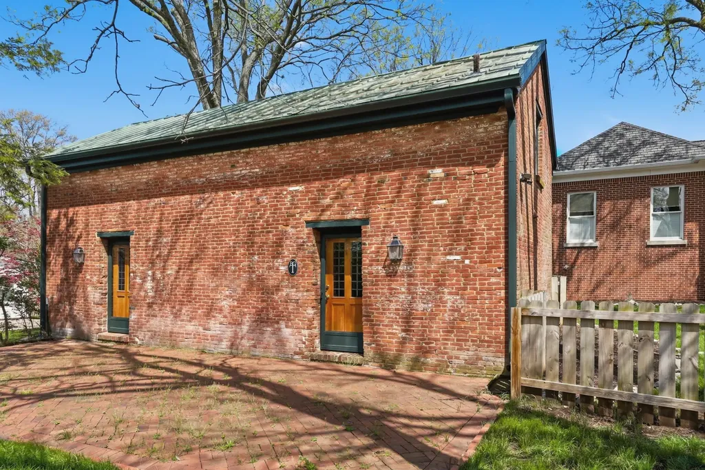 160 Elm Street Versailles KY 40383