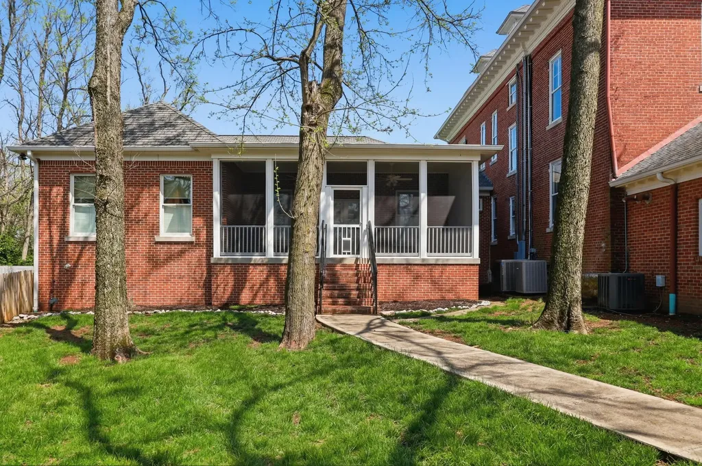 160 Elm Street Versailles KY 40383